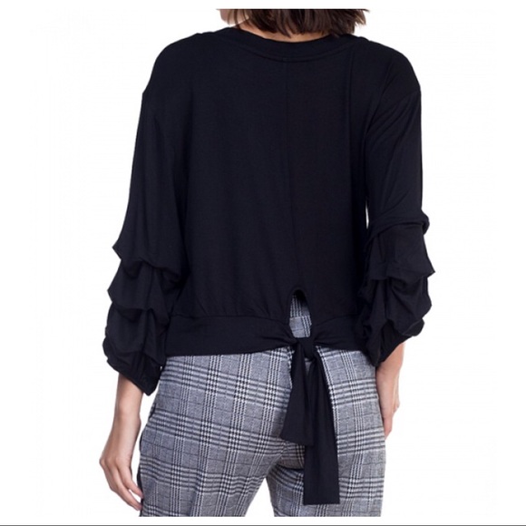Tops - ✨LAST ONE✨Black tie back top